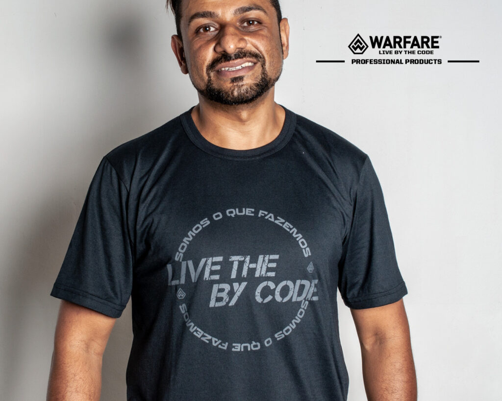 CAMISETA LIVE BY THE CODE